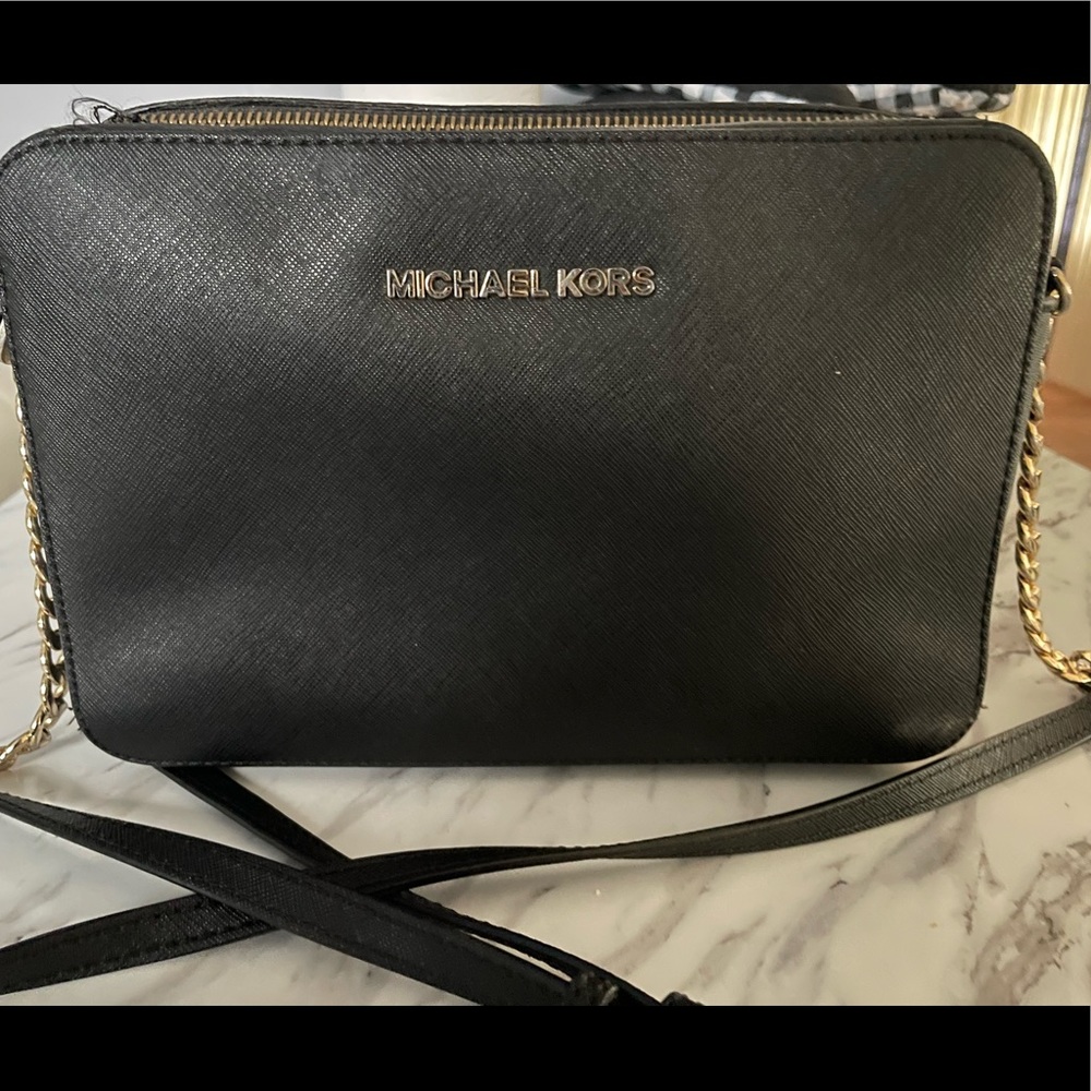 Black Micheal Kors CrossBody Purse